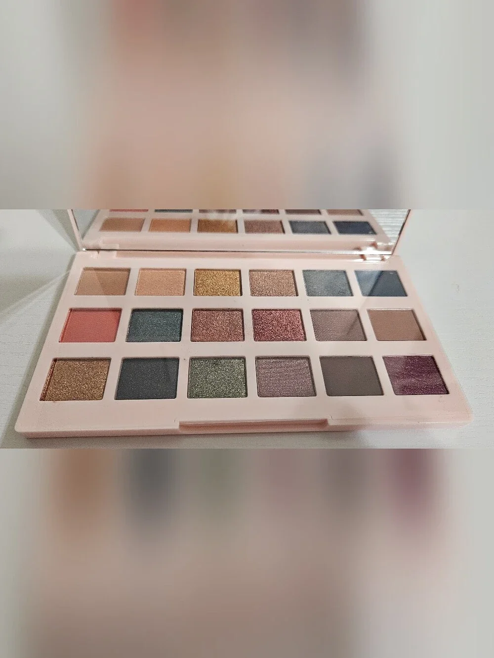 Neutral & Glam Eyeshadow Palette in Pink